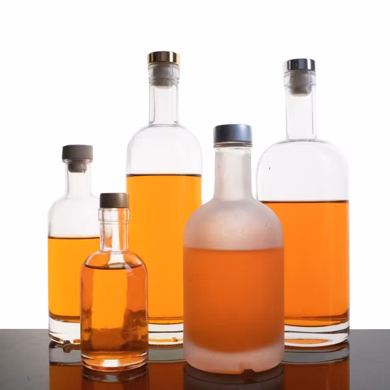 Venta al por mayor 700ml 750ml 500ml Claro Redondo Vacío Ron Whisky Spirit Gin Vodka Botella de licor de vidrio con tapón de corcho
