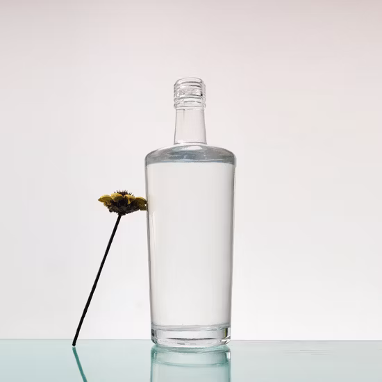 Venta al por mayor 500ml 700ml 750ml 1000ml Botella de licor de vidrio Licores Vodka Ron Tequila Whisky Botellas de vidrio vacías redondas con corcho de madera